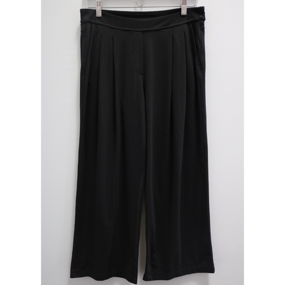 Lululemon black wide leg cropped workout pants - Picture 3 of 6